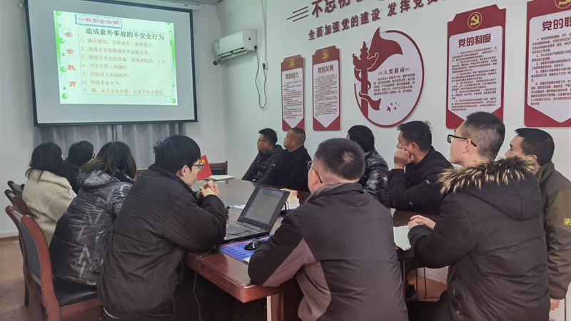 选择职业培训企业定制课程时，机构的资质和口碑至关重要。以下因素可供参考：